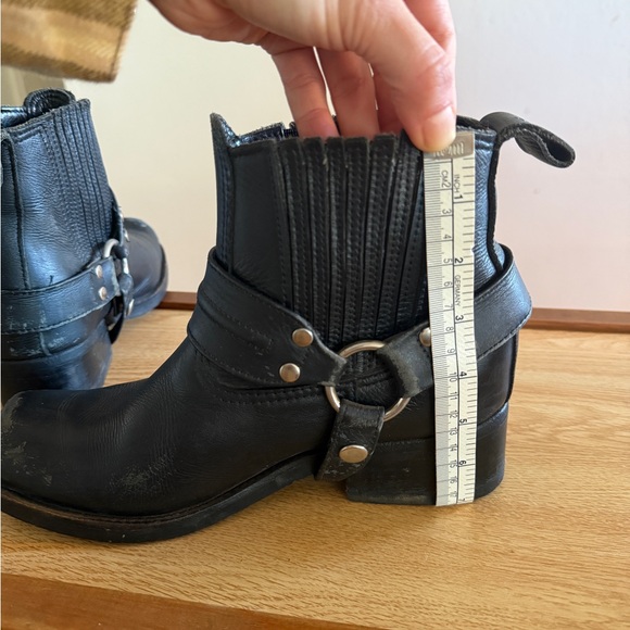 REAL LEATHER Black Chelsea Boots from @vilelaboots - Picture 11 of 12